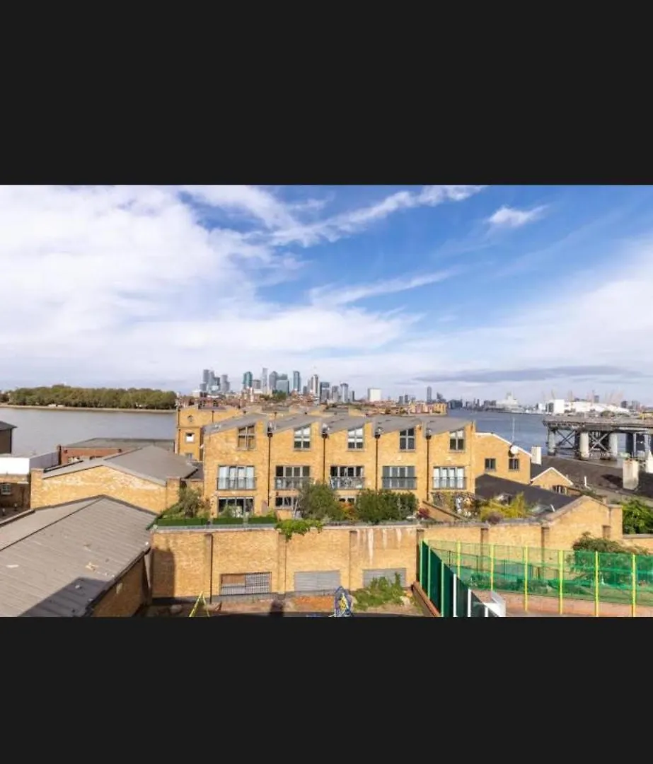 Millharbour Apartment London Guest house