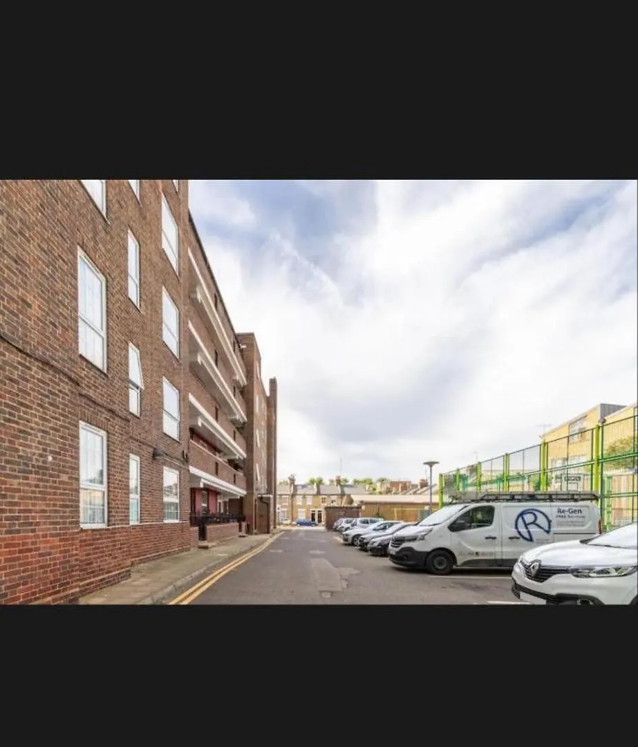 Millharbour Apartment London